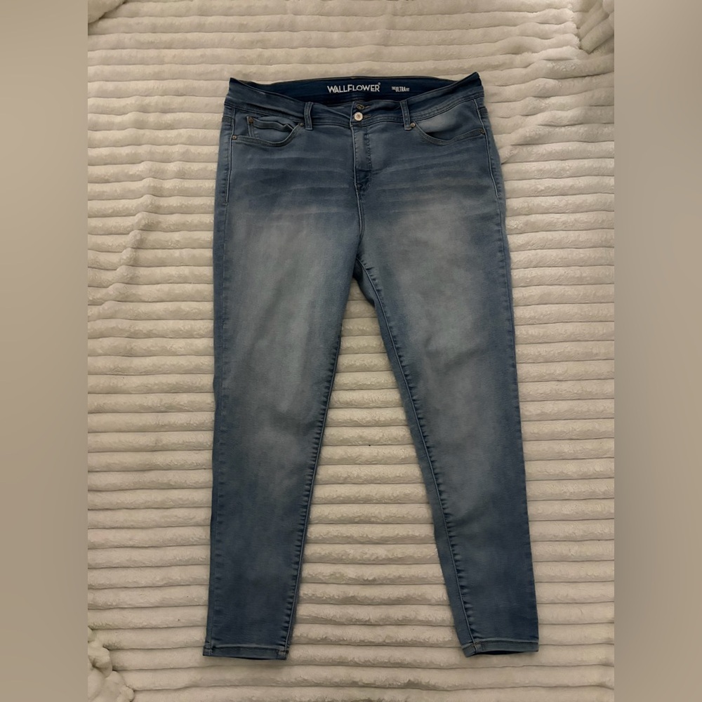 Wallflower Women's Light Blue Skinny Jeans